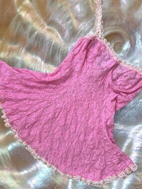 Vintage 1980s - 1990s Intimo Amore by Sears bubblegum pink lace ruffled cami